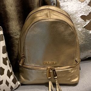 NWT MICHAEL KORS PALE GOLD METALLIC BACKPACK PURSE